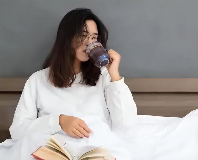 三百名医生提醒：晨起一杯水对胰腺的影响建议抽空看看